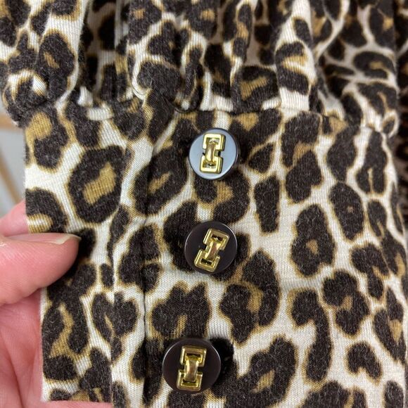 Charter Club tie neck leopard print stretch blouse w/amazing buttons🐆 - Picture 4 of 10